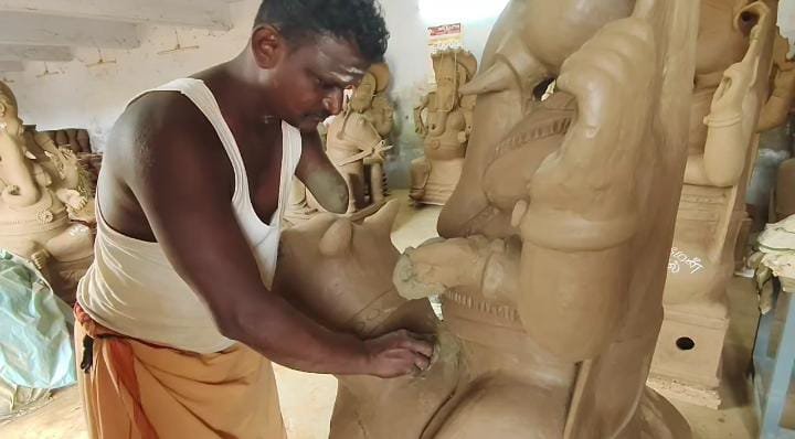 மானாமதுரையில் விநாயகர் சிலைகள் தயாரிப்பு தீவிரம்!