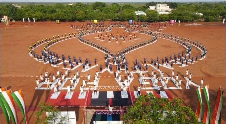 இலுப்பக்குடியில் யோகா வடிவில் மிரள வைத்த ITBP வீரர்கள்